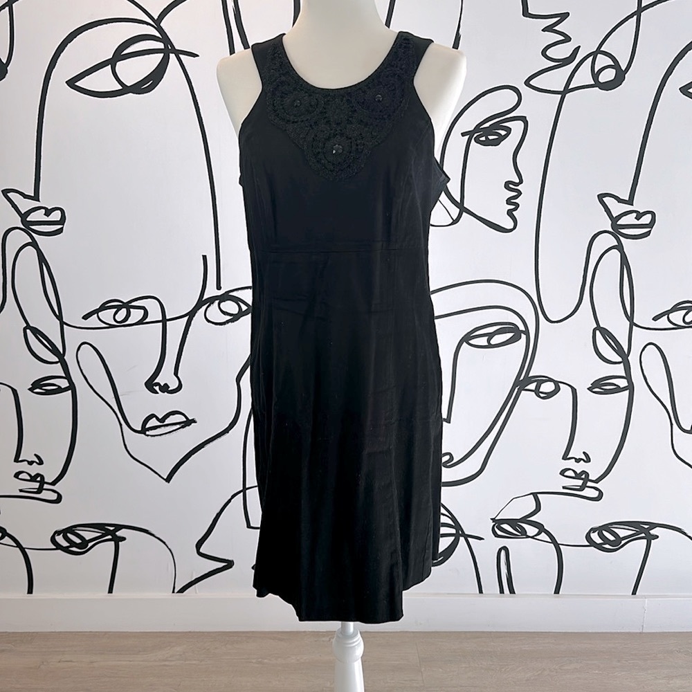 By Laundry Black elegant dress with special detail.